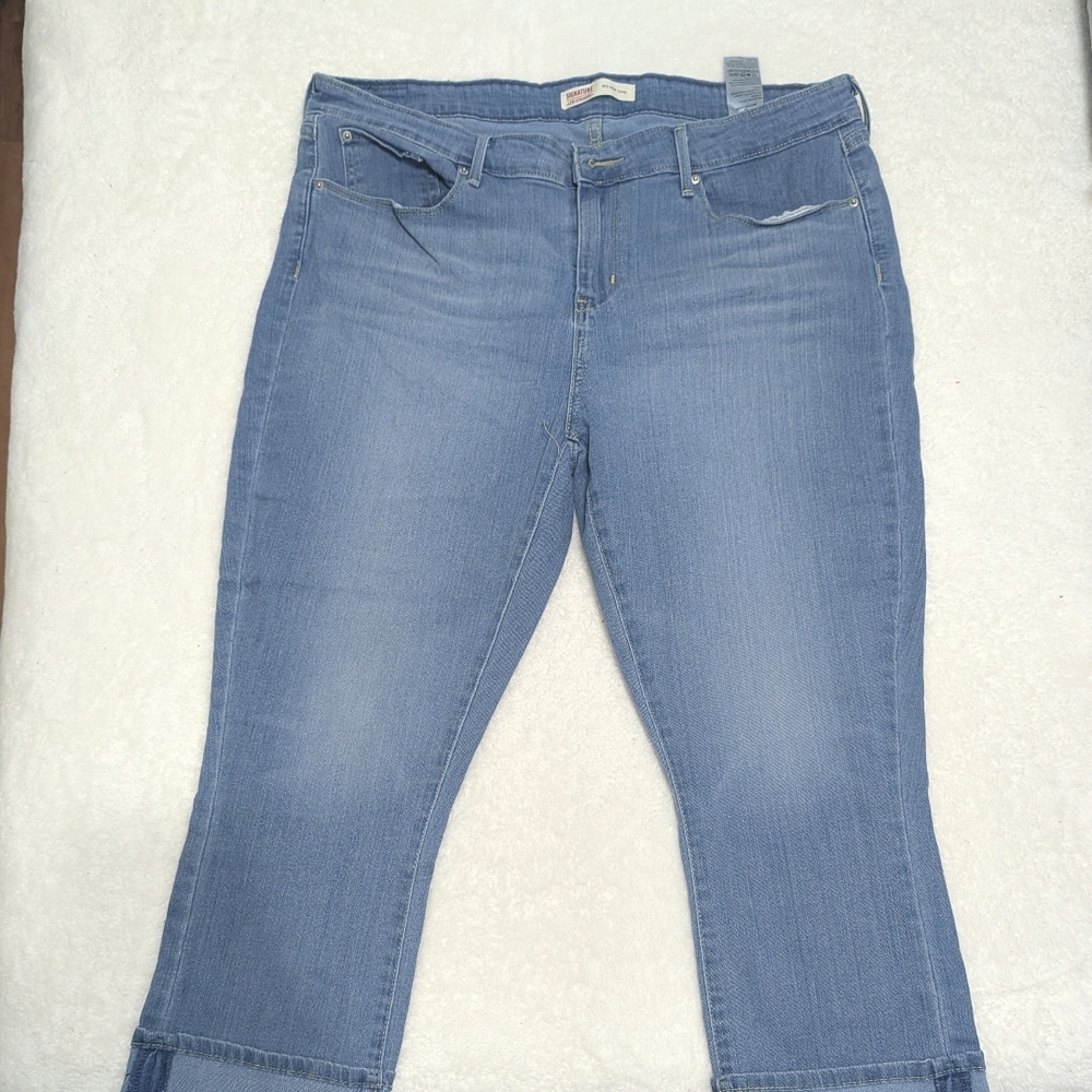 Levi's Women's Sky Blue Ankle Jeans - Picture 4 of 5